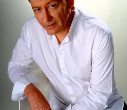 Jacek Borkowski na planie filmowym, w trakcie pracy aktorskiej.