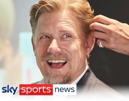 Peter Schmeichel w akcji, wykonujący spektakularną paradę bramkarską podczas meczu.