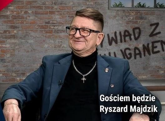 Zdjęcie przedstawiające nielegalną drukarnię z czasów PRL, sugerujące działalność opozycyjną.